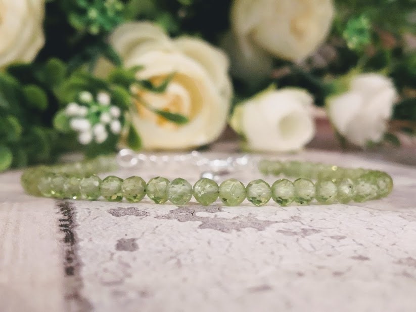 August Bracelet Peridot Bracelet August birthstone Gemstone bracelet Dainity bracelet August Delicate Bracelet Peridot stone Birthday Gift