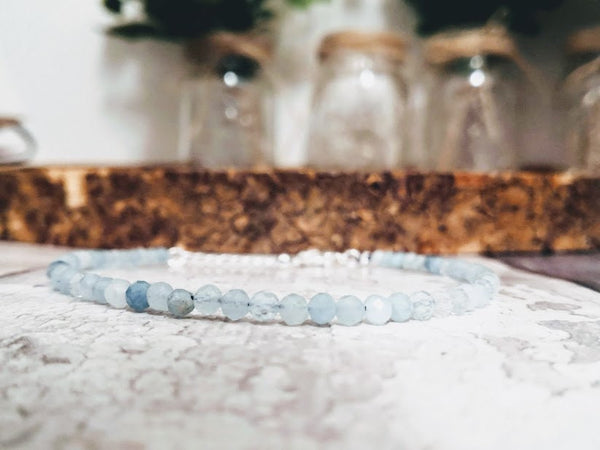 Aquamarine Bracelet Crystal Bracelet March birthstone Gemstone bracelet Dainity bracelet Delicate Bracelet Zodiac Bracelet Aquanarine Gift