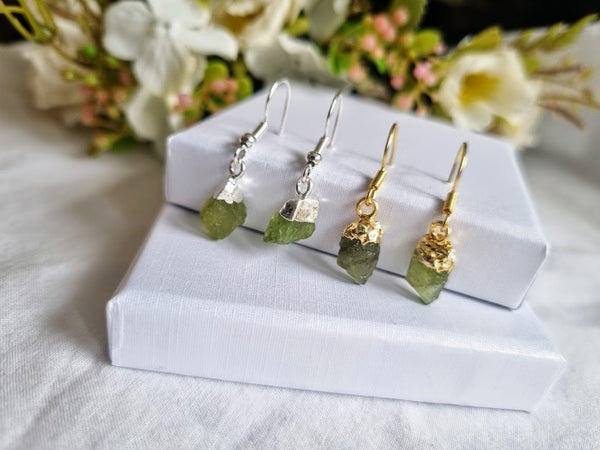 Peridot Jewelry Raw Peridot earrings Irregular natural stone earrings Gemstone Earrings Peridot birthstone earrings Grenn earrings Peridot